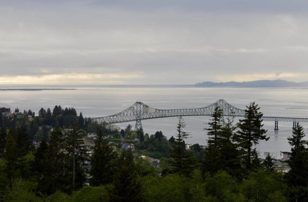 Astoria Painted Lady Historic Apt With River View! Exterior foto